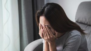 5 Penyebab Seseorang Sedih Tanpa Alasan dan Cara Mengatasinya